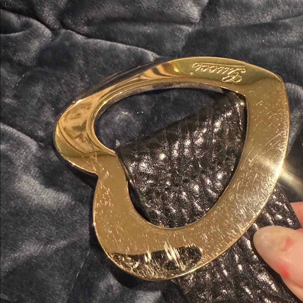 Gucci Black Leather Belt with Gold Heart Buckle - Picture 15 of 17
